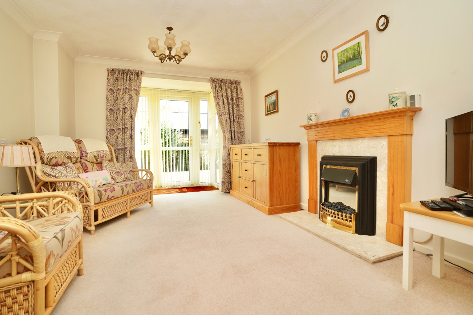 2 bed ground floor flat for sale in Woodlands, Huntingdon 6