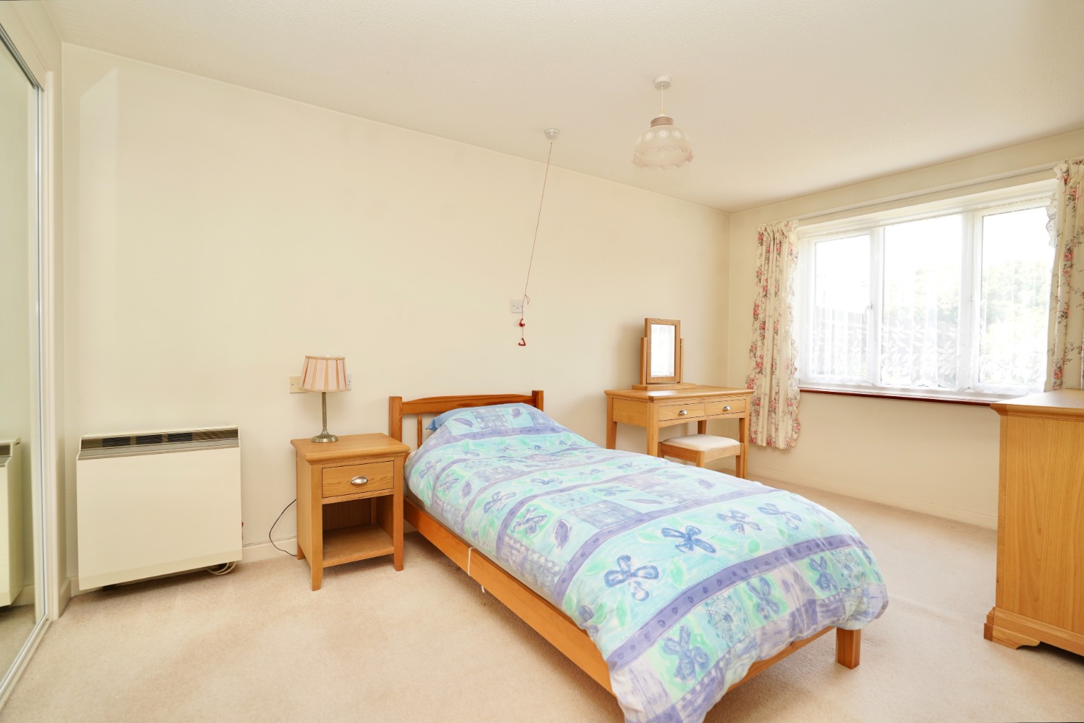 2 bed ground floor flat for sale in Woodlands, Huntingdon 4
