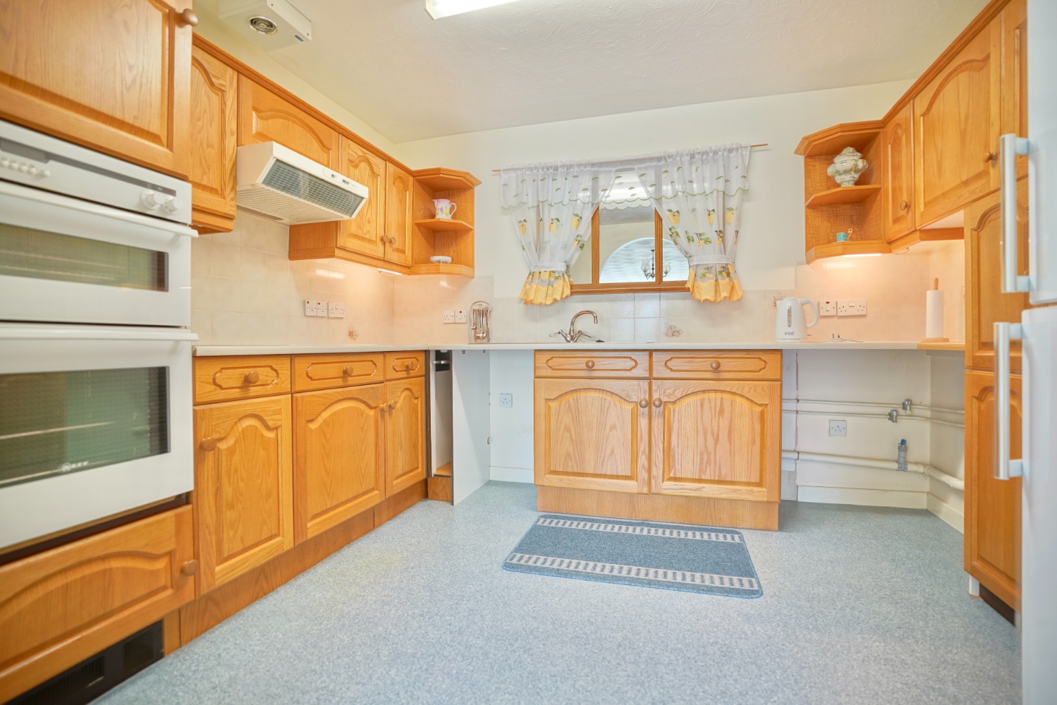 2 bed ground floor flat for sale in Woodlands, Huntingdon 2