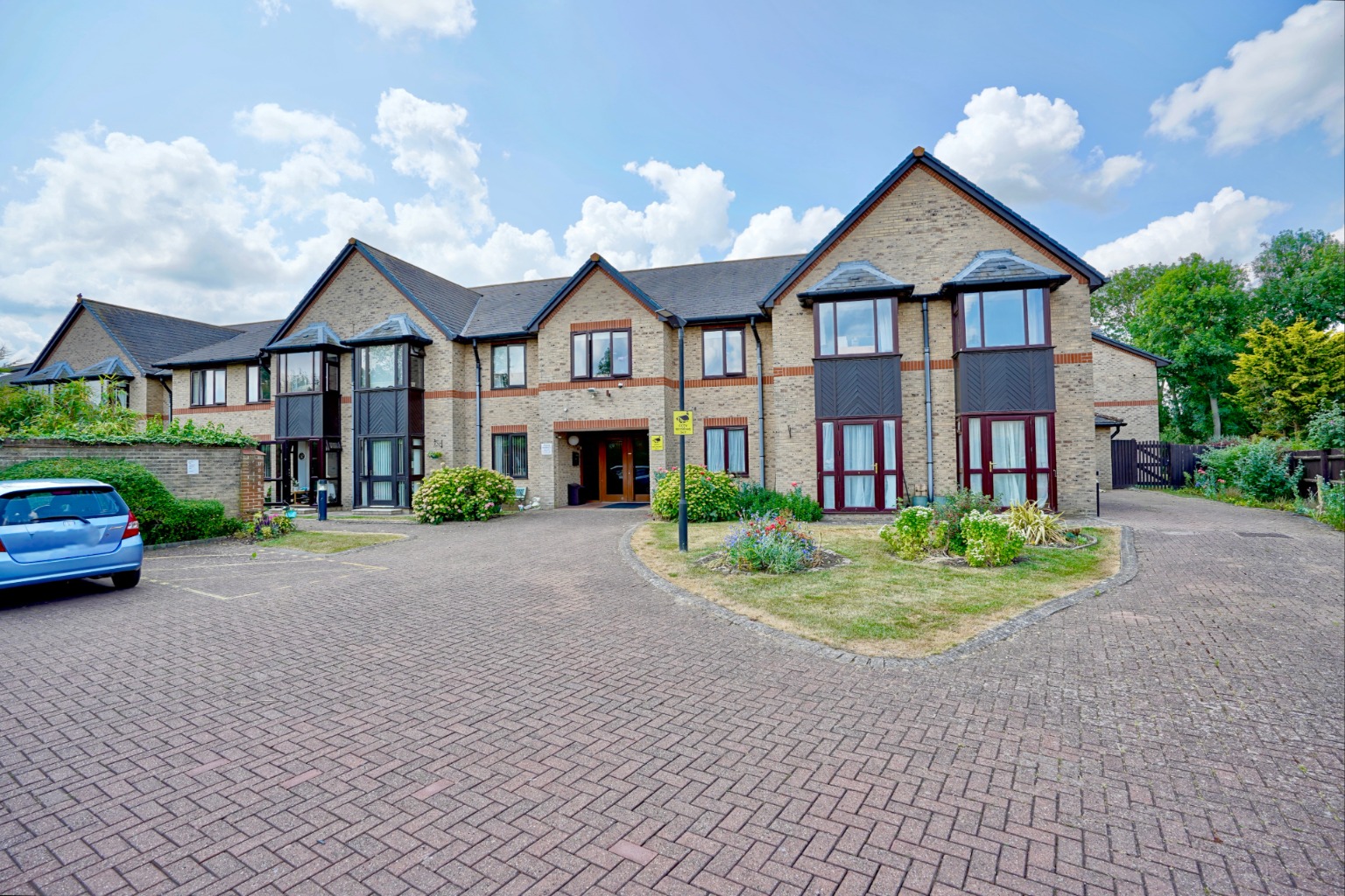 2 bed ground floor flat for sale in Woodlands, Huntingdon  - Property Image 1