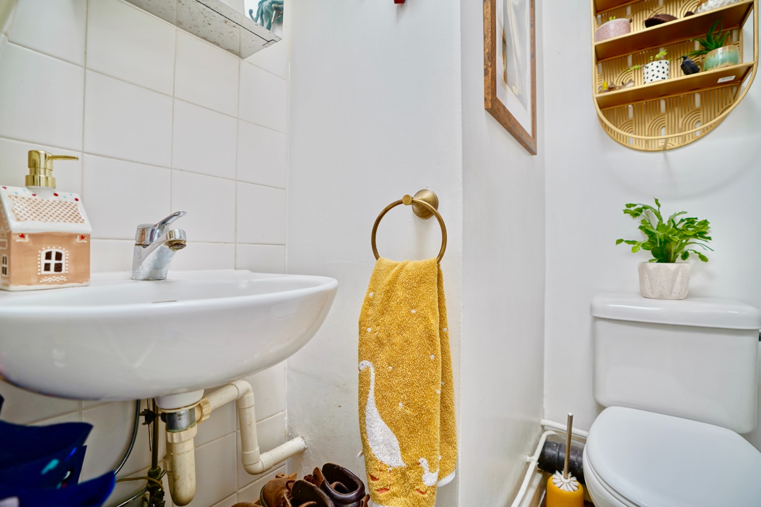 3 bed terraced house for sale in Bedford Close, Huntingdon 4