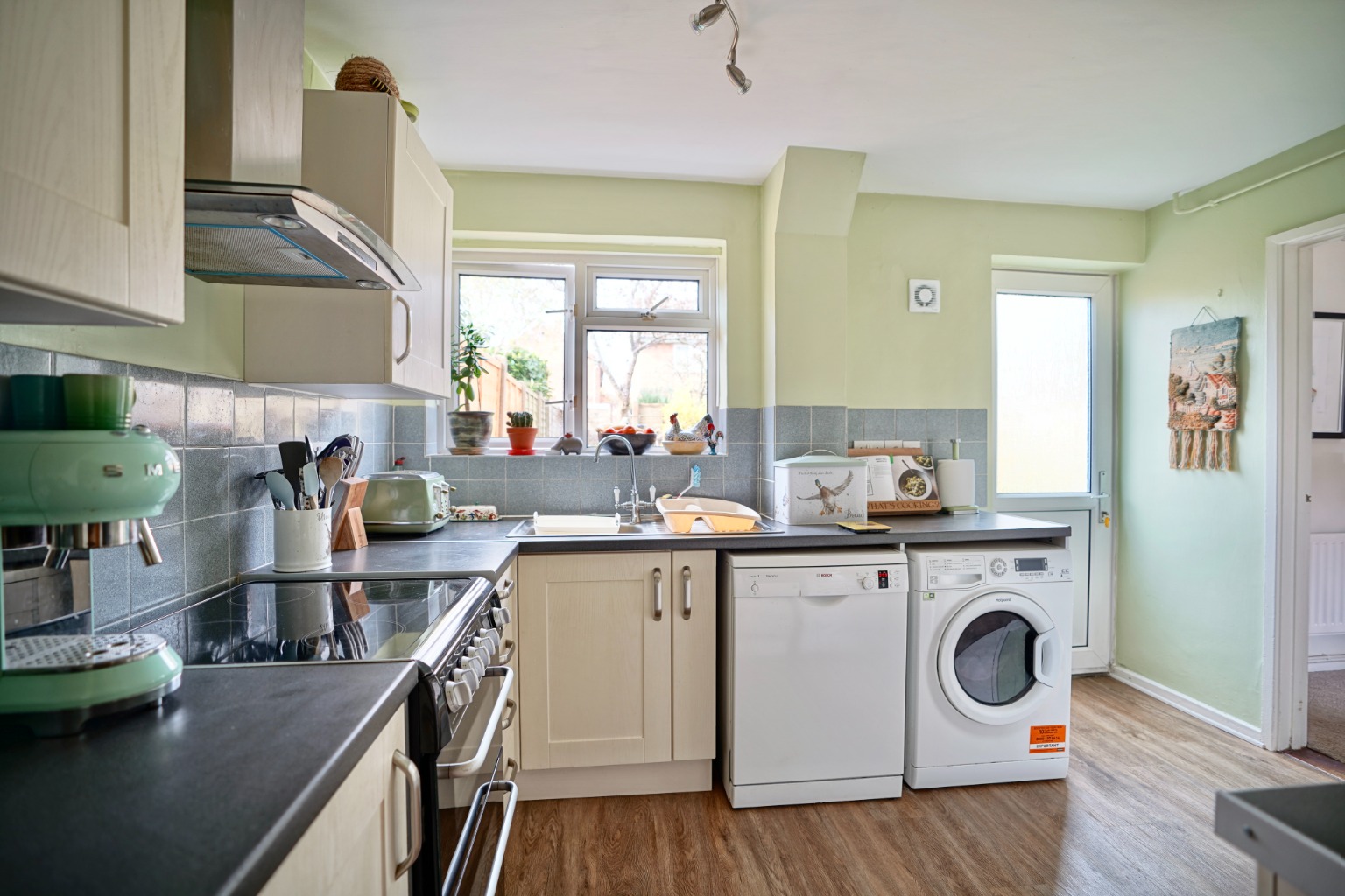 3 bed terraced house for sale in Bedford Close, Huntingdon  - Property Image 2