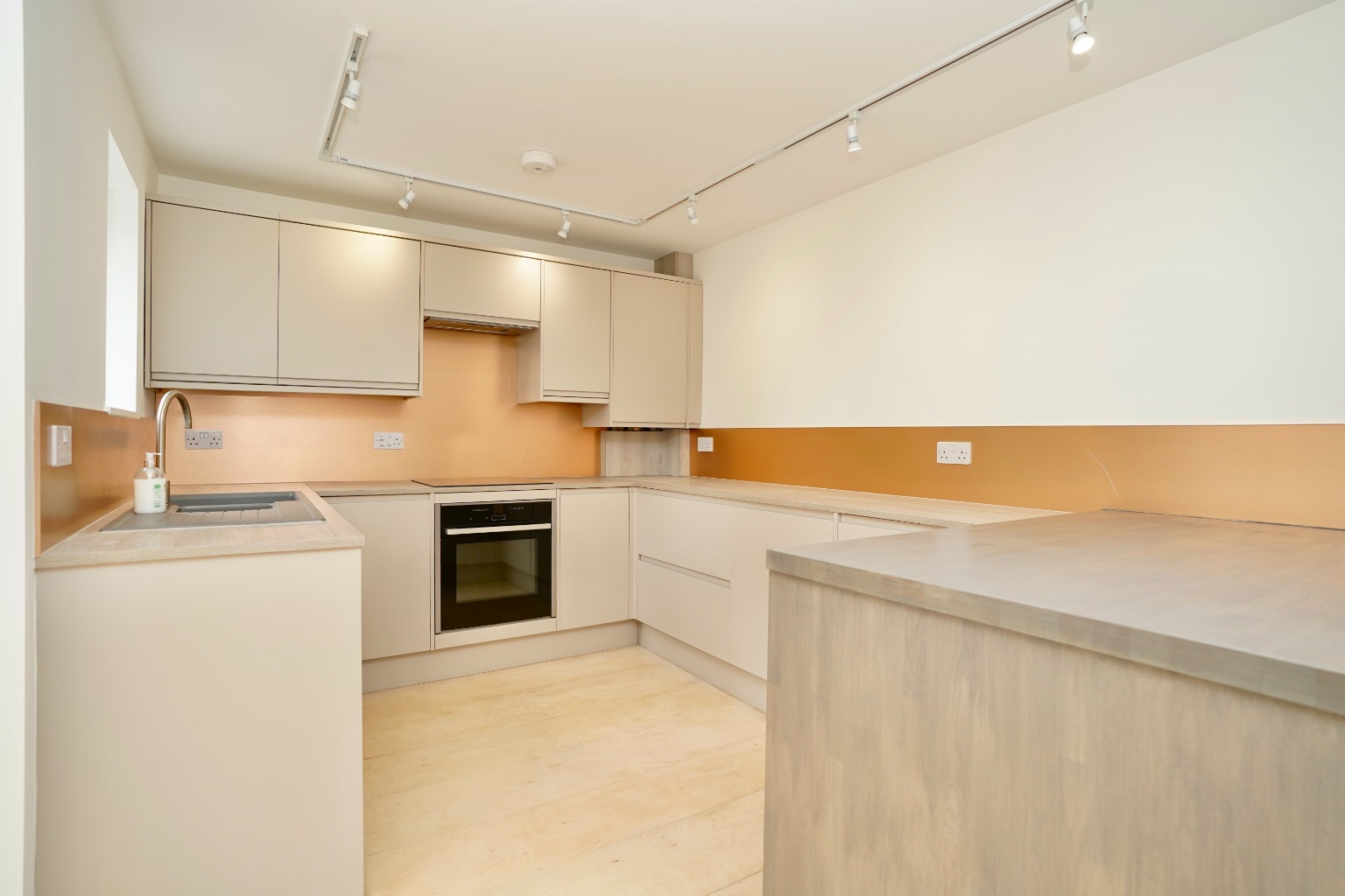 2 bed ground floor flat for sale in Fairfields Drive, Huntingdon 5