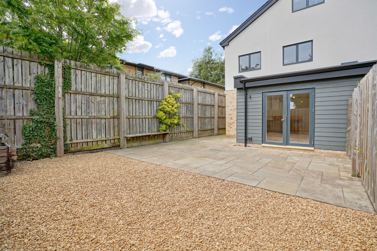 2 bed ground floor flat for sale in Fairfields Drive, Huntingdon 3