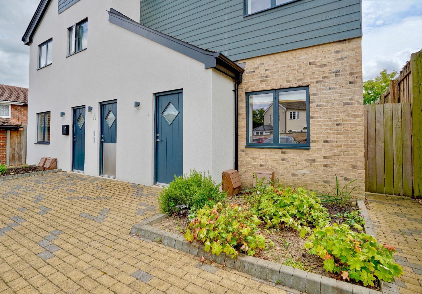 2 bed ground floor flat for sale in Fairfields Drive, Huntingdon  - Property Image 1