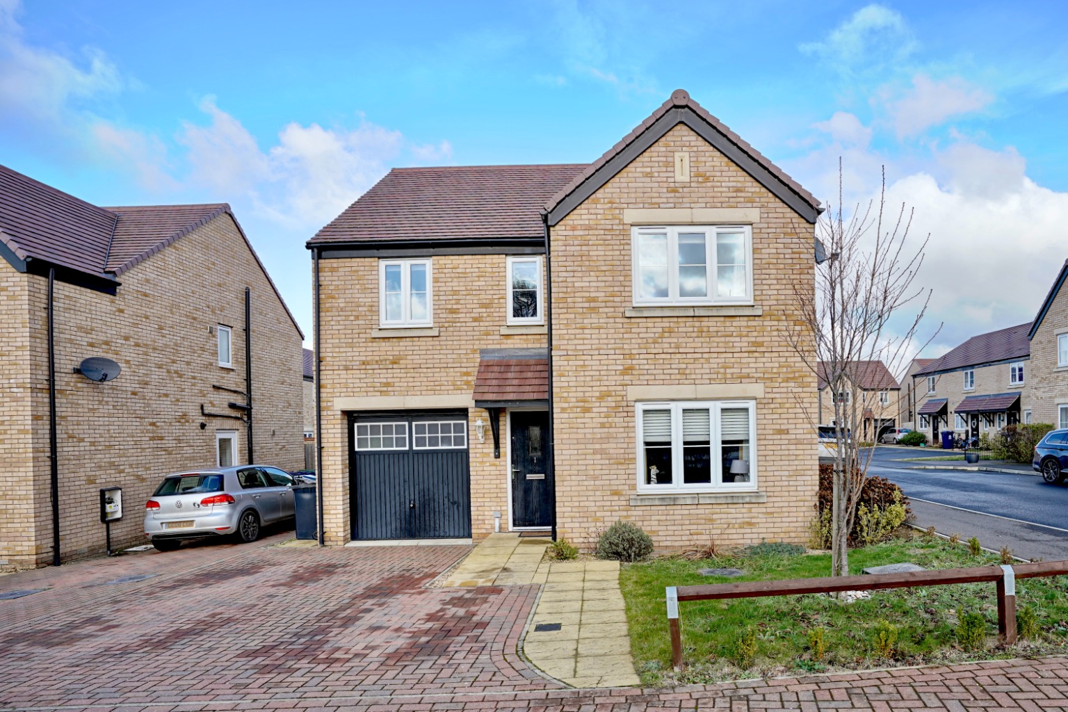 4 bed detached house for sale in Apple Tree Close, Huntingdon 12