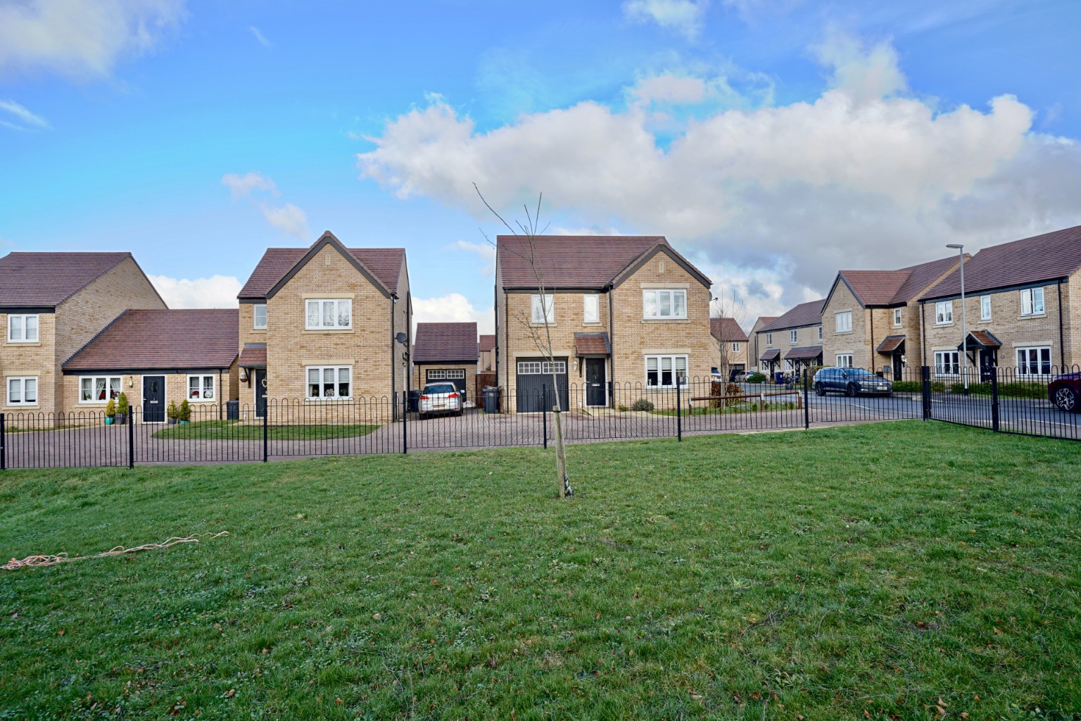 4 bed detached house for sale in Apple Tree Close, Huntingdon  - Property Image 1