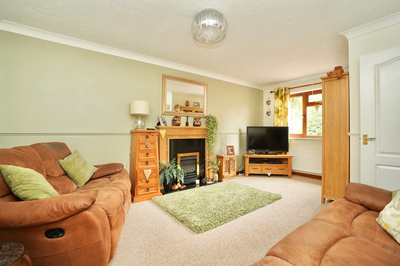 3 bed detached house for sale in Parkgate, Huntingdon  - Property Image 2