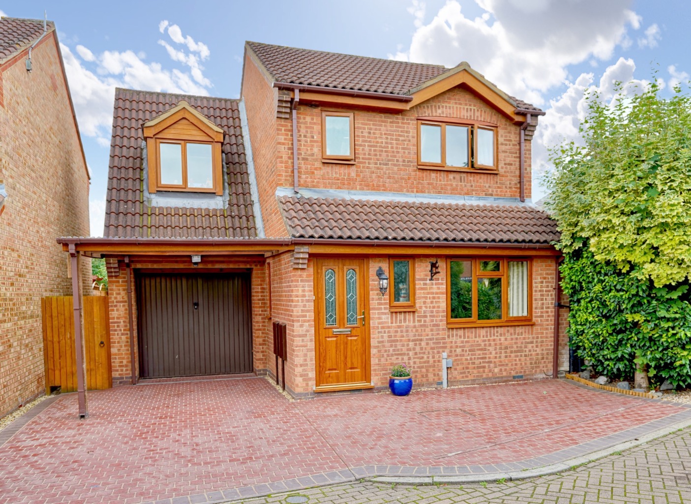 3 bed detached house for sale in Parkgate, Huntingdon  - Property Image 3