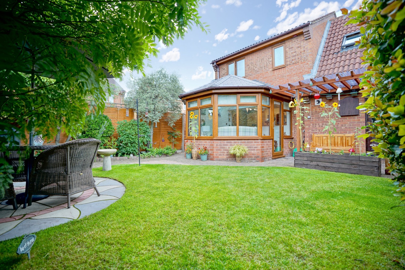 3 bed detached house for sale in Parkgate, Huntingdon 4