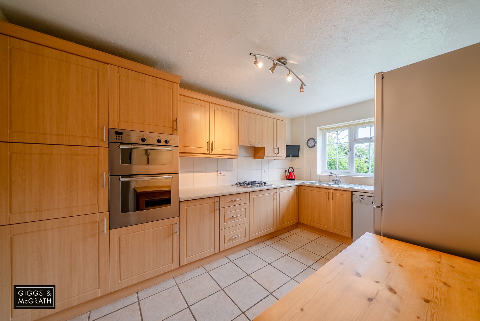 4 bed detached house for sale in Hayling Close, Huntingdon  - Property Image 4