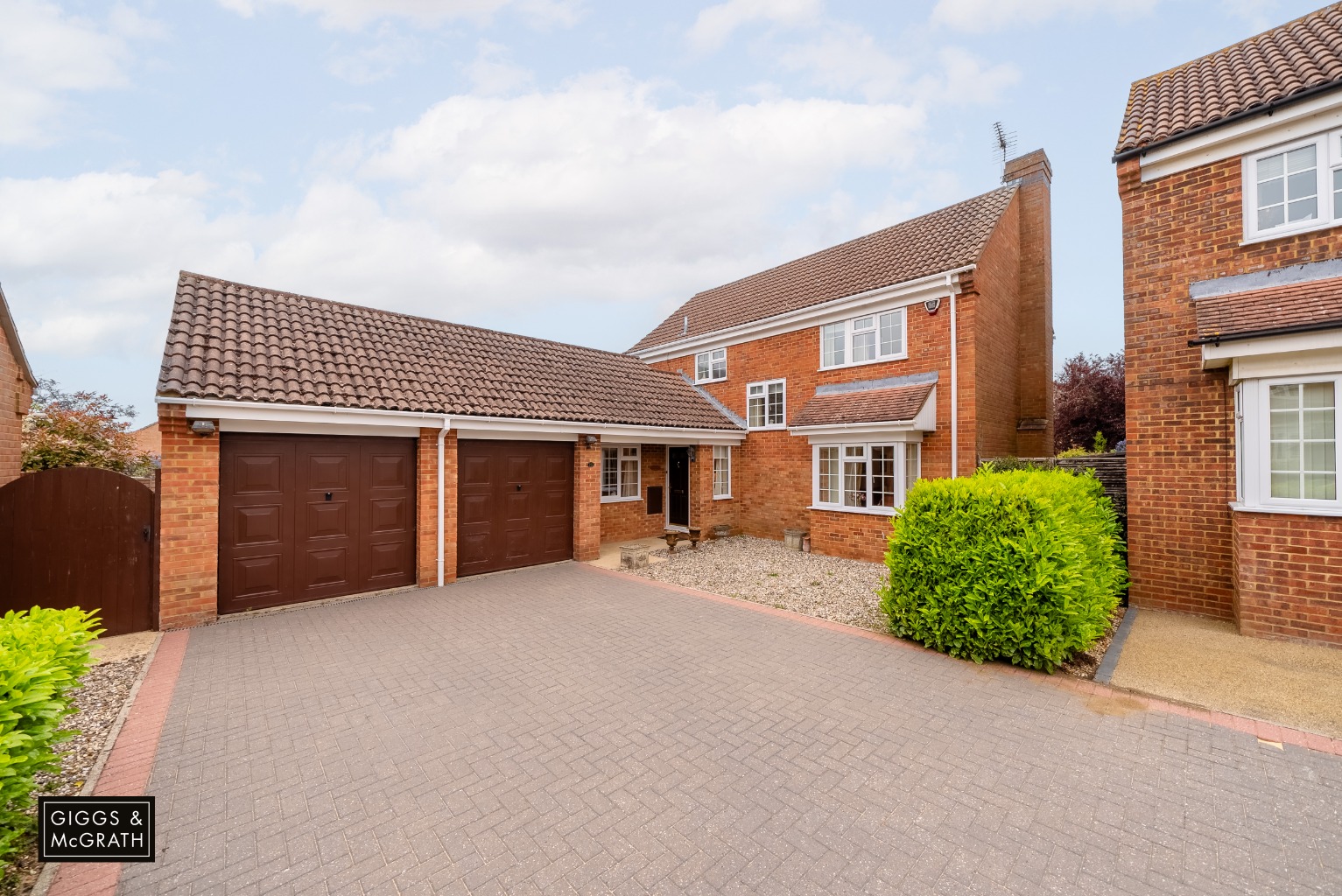 4 bed detached house for sale in Hayling Close, Huntingdon  - Property Image 1