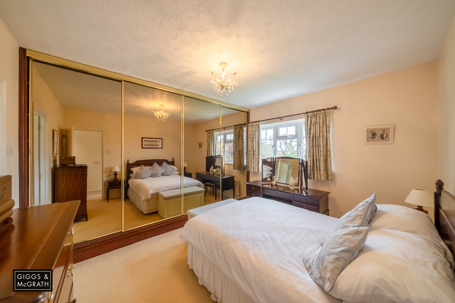 4 bed detached house for sale in Hayling Close, Huntingdon 8