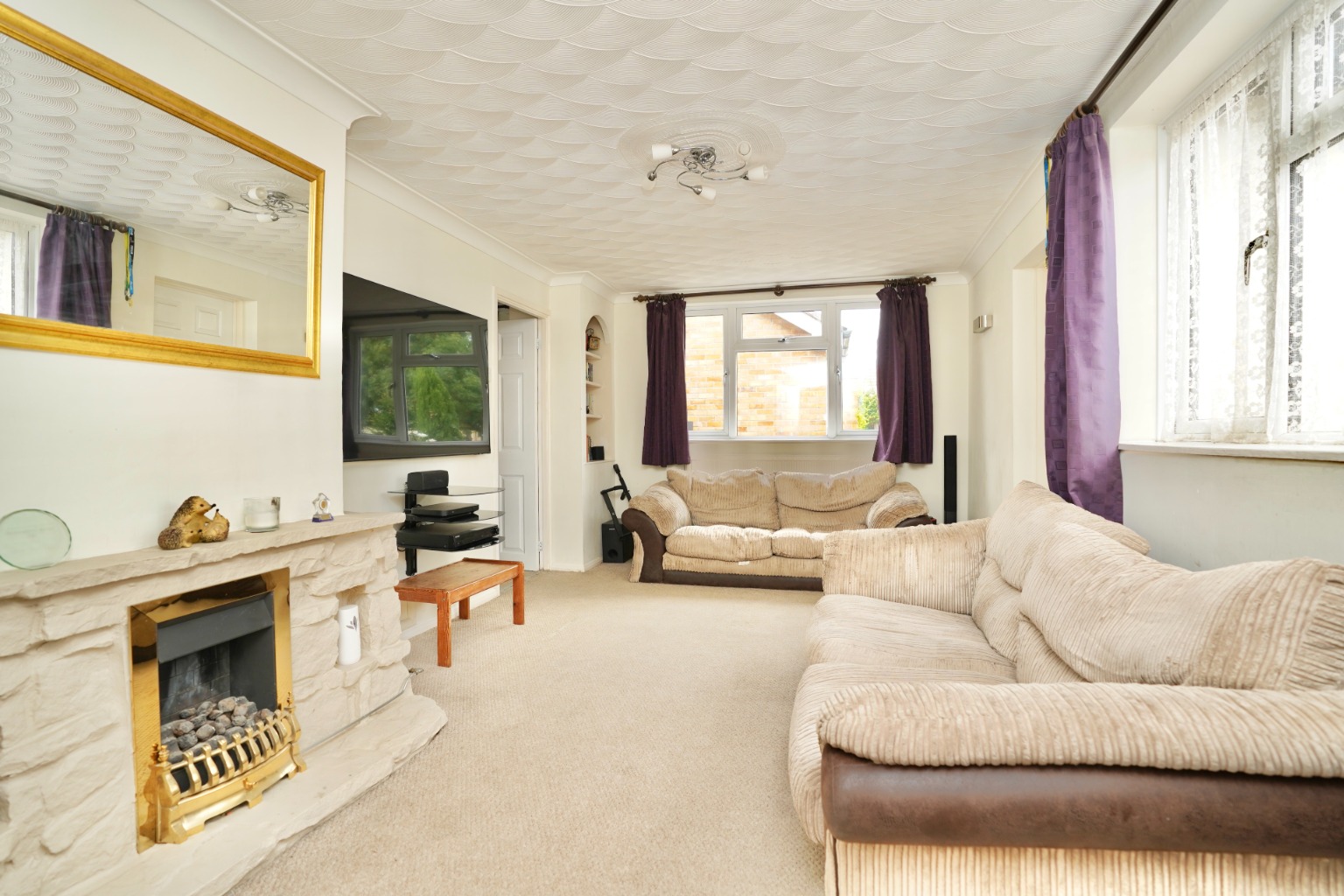 4 bed detached bungalow for sale in Parkhall Road, Huntingdon  - Property Image 3