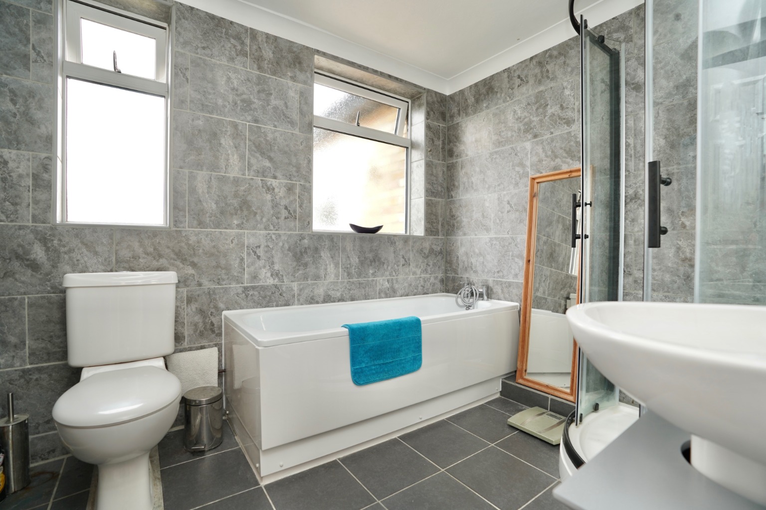 4 bed detached bungalow for sale in Parkhall Road, Huntingdon 6