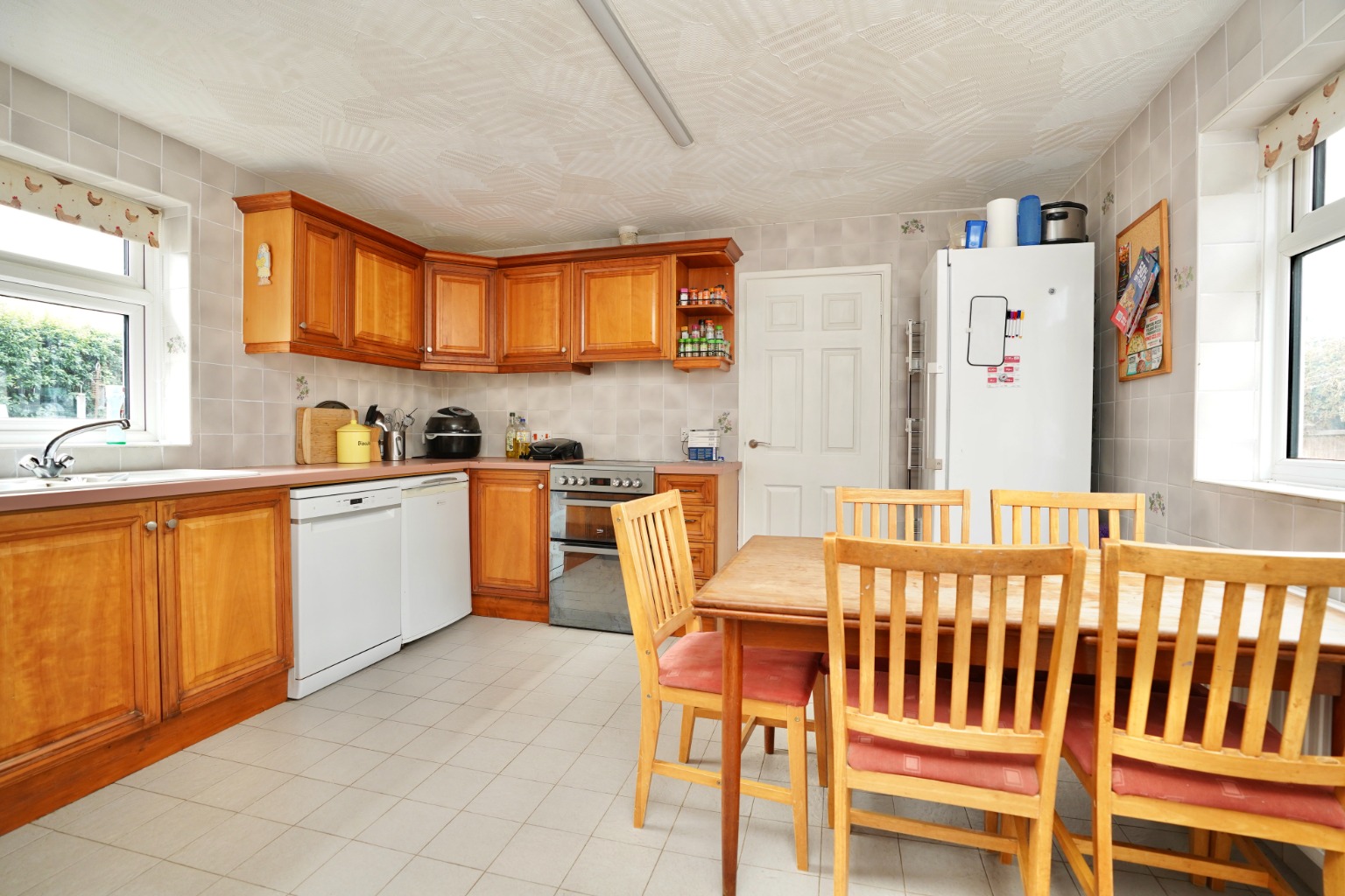 4 bed detached bungalow for sale in Parkhall Road, Huntingdon  - Property Image 11