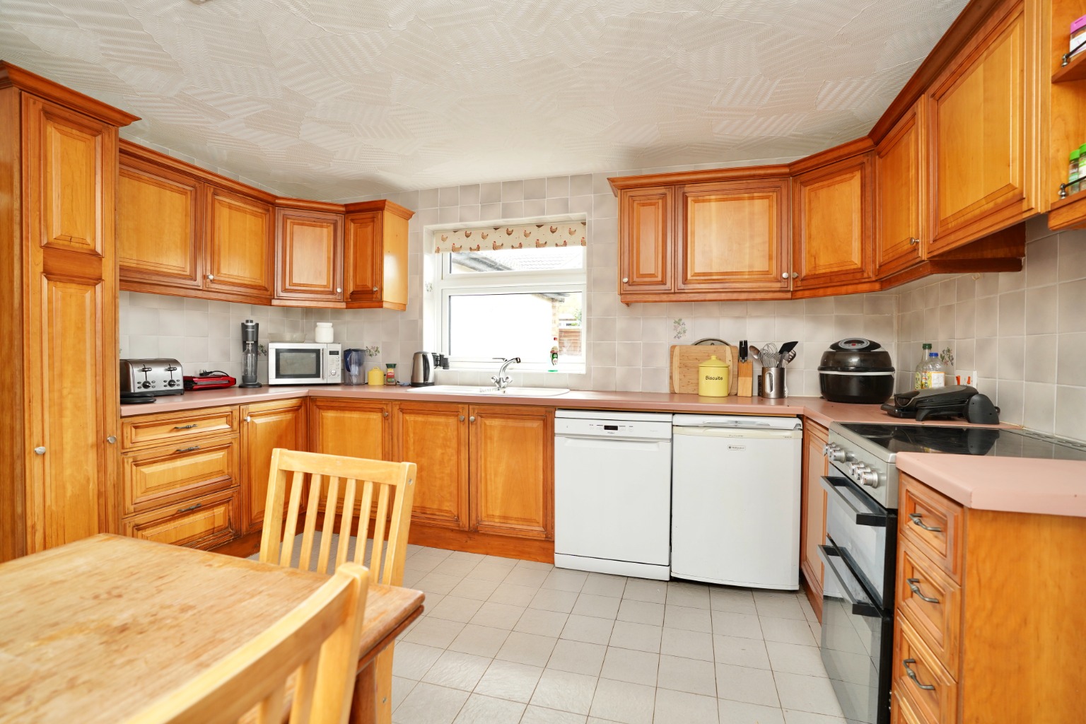4 bed detached bungalow for sale in Parkhall Road, Huntingdon 1