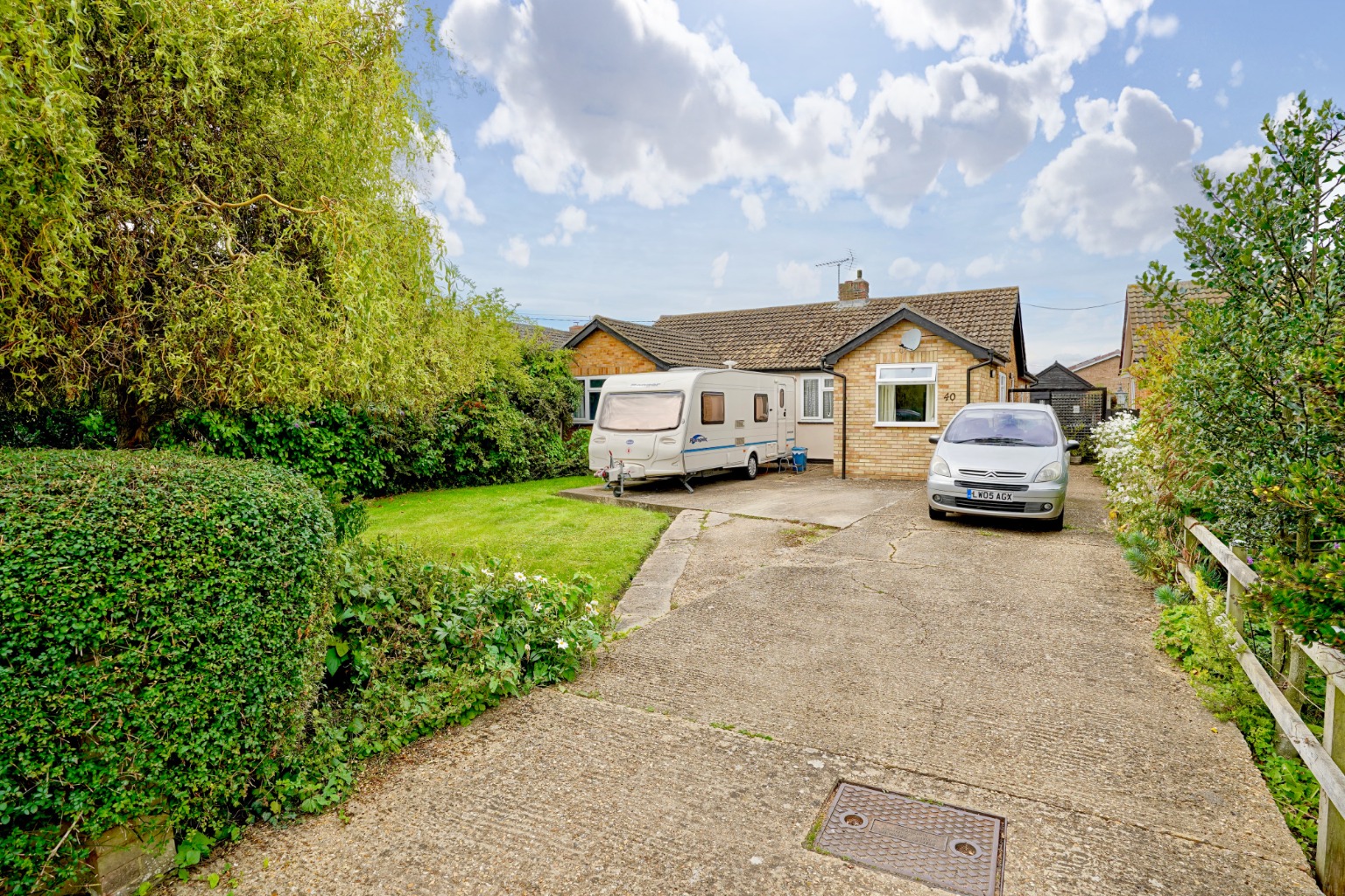 4 bed detached bungalow for sale in Parkhall Road, Huntingdon - Property Image 1