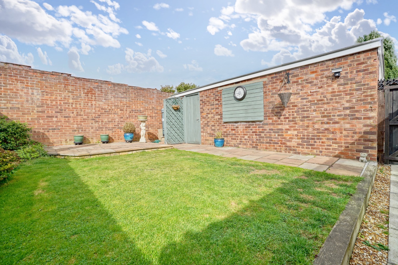 2 bed semi-detached bungalow for sale in Headlands, Huntingdon 8