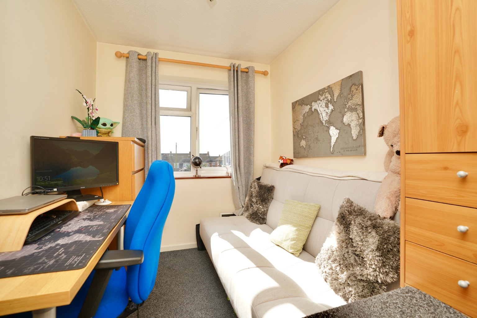 3 bed end of terrace house for sale in Prospero Way, Huntingdon 7