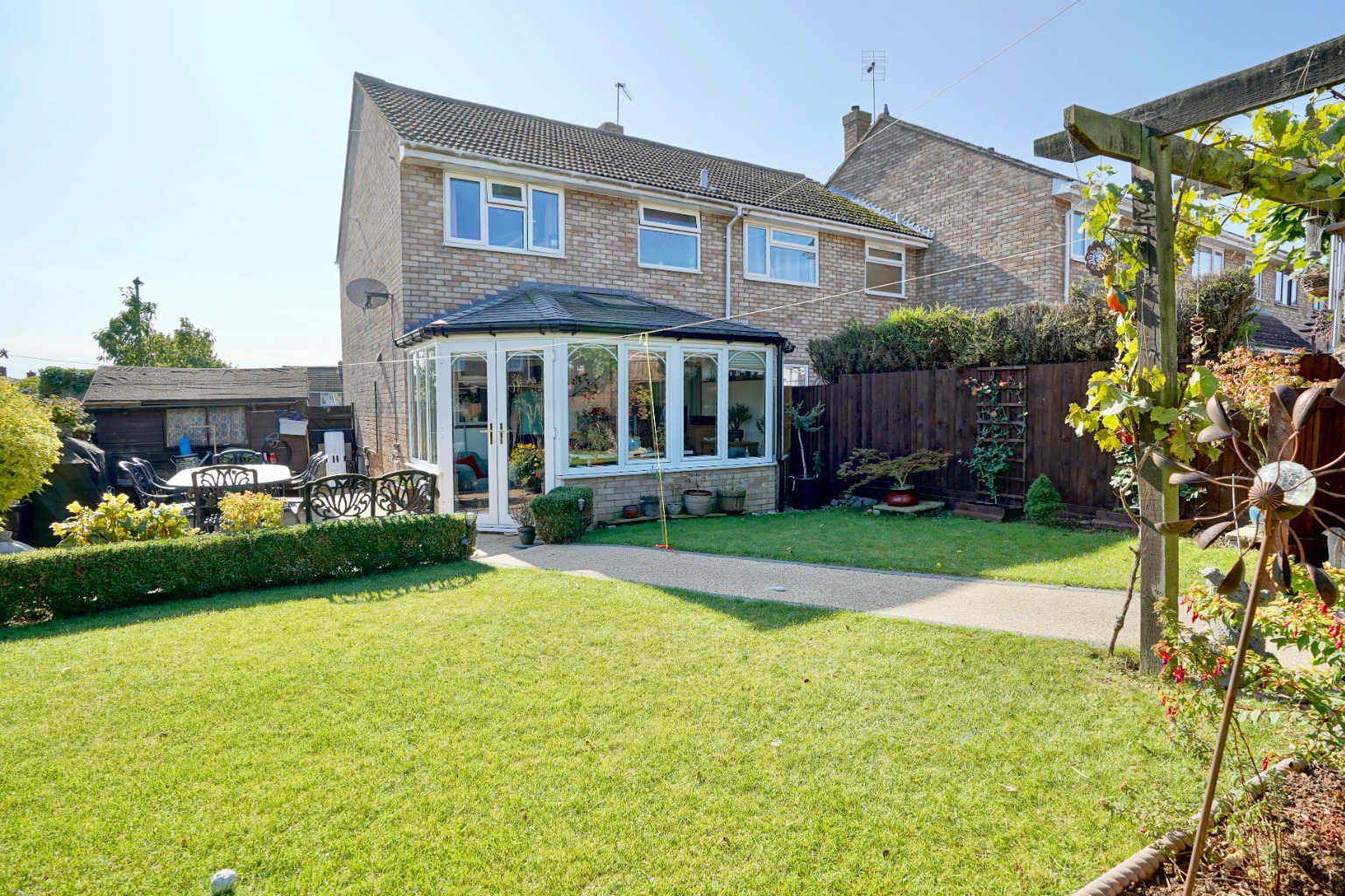 3 bed end of terrace house for sale in Prospero Way, Huntingdon 3