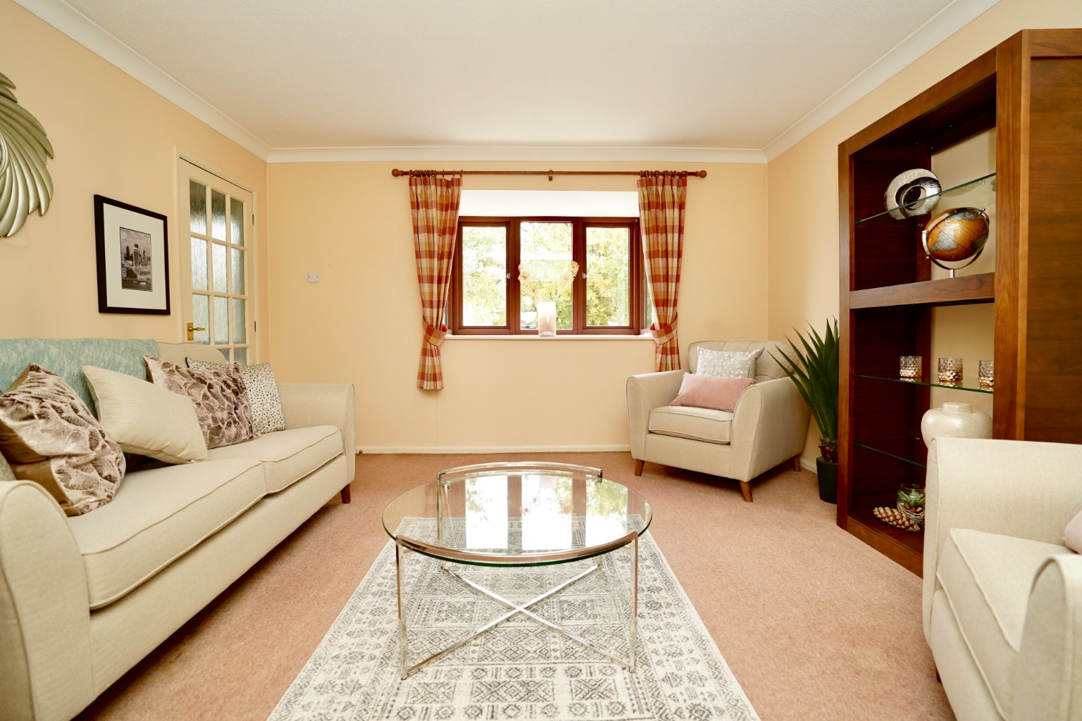 2 bed flat for sale in Old Farm Court, Huntingdon  - Property Image 4