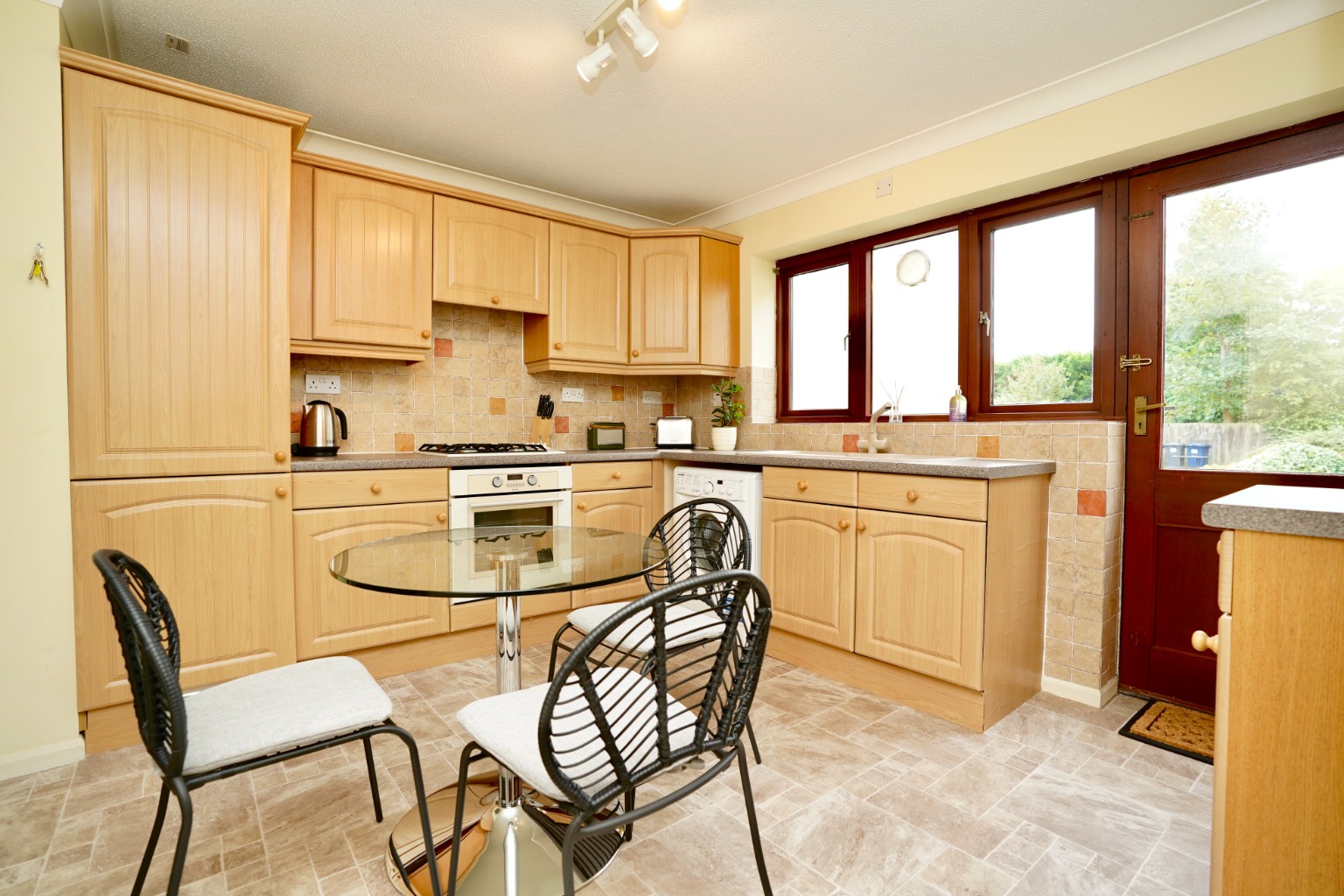 2 bed flat for sale in Old Farm Court, Huntingdon  - Property Image 6