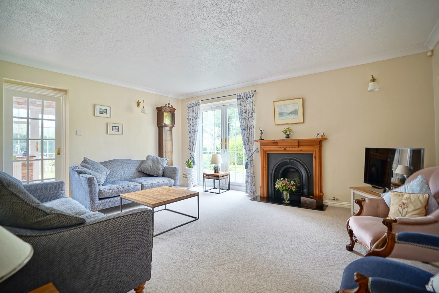 4 bed detached house for sale in Chequers Croft, Huntingdon  - Property Image 4