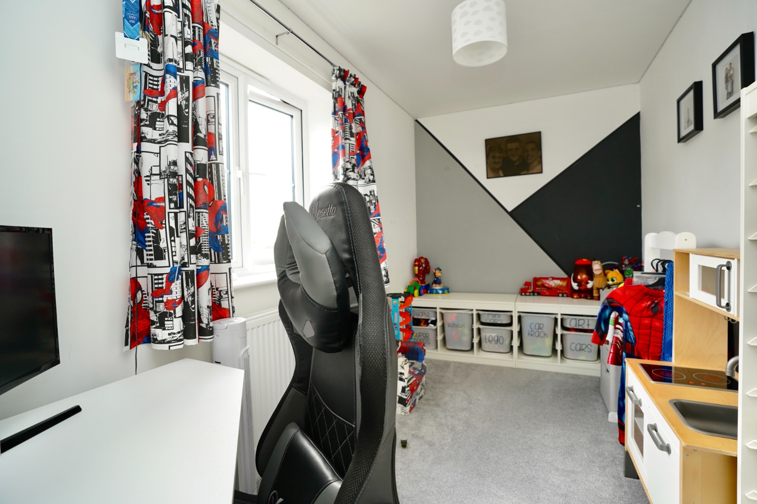 3 bed end of terrace house for sale in Gardener Crescent, Huntingdon 9