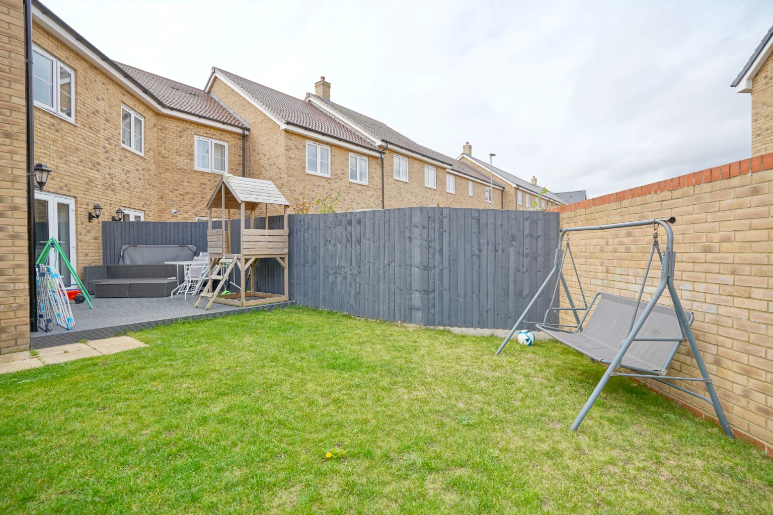 3 bed end of terrace house for sale in Gardener Crescent, Huntingdon  - Property Image 13