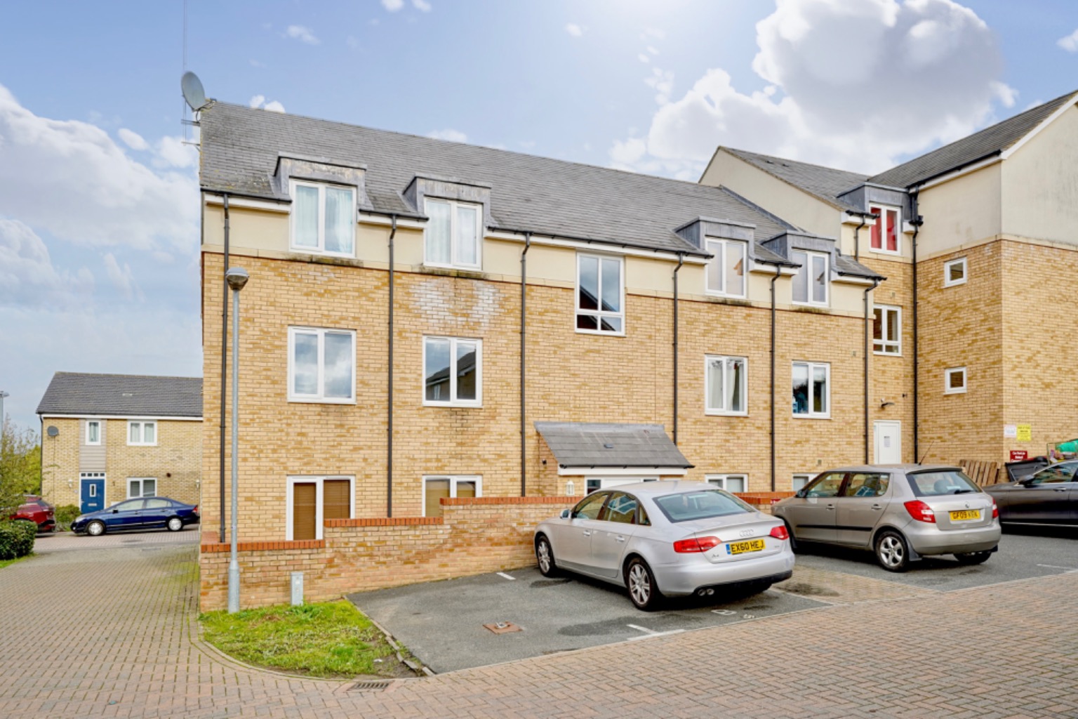 2 bed flat for sale in Cromwell Drive, Huntingdon  - Property Image 8