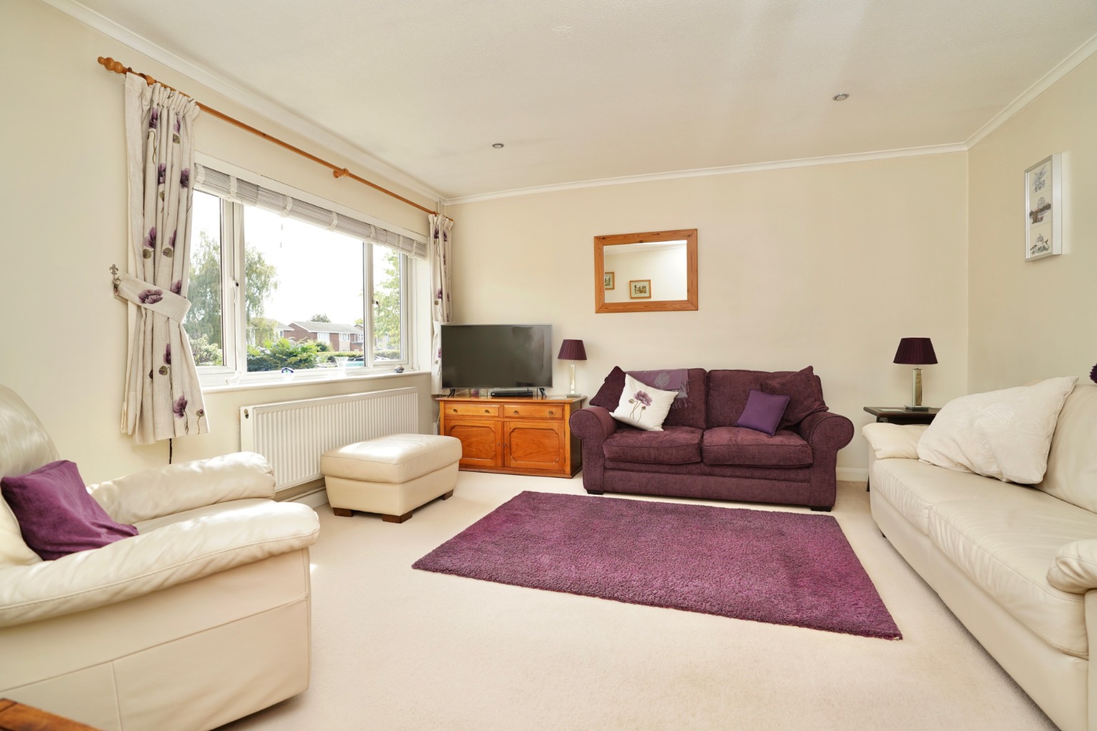 2 bed bungalow for sale in Headlands, Huntingdon  - Property Image 3