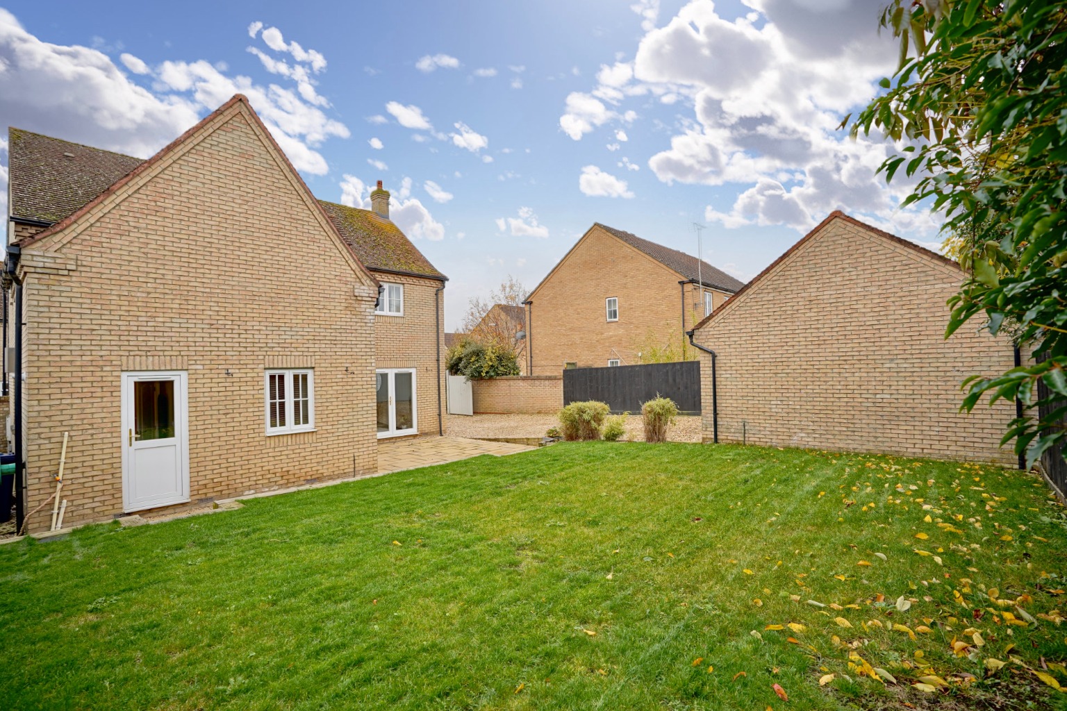 4 bed detached house for sale in Headlands, Huntingdon 18