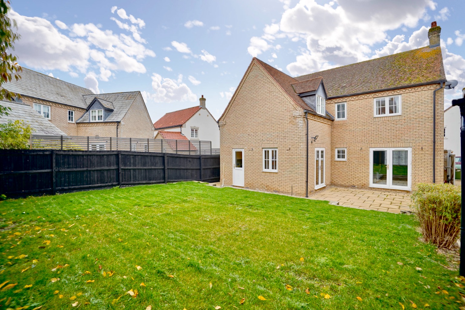 4 bed detached house for sale in Headlands, Huntingdon 17