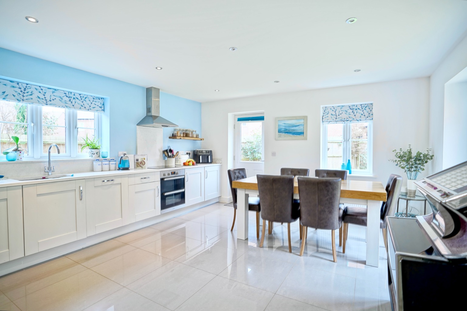 5 bed detached house for sale in Hurricane Close, Huntingdon  - Property Image 3