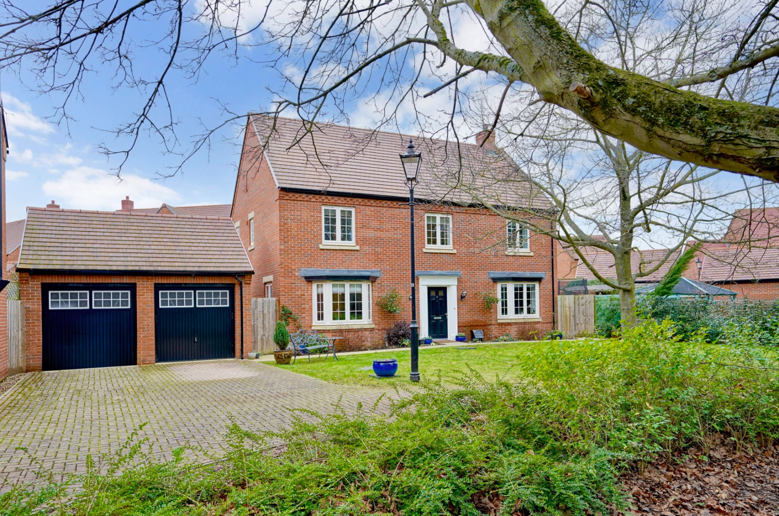 5 bed detached house for sale in Hurricane Close, Huntingdon - Property Image 1