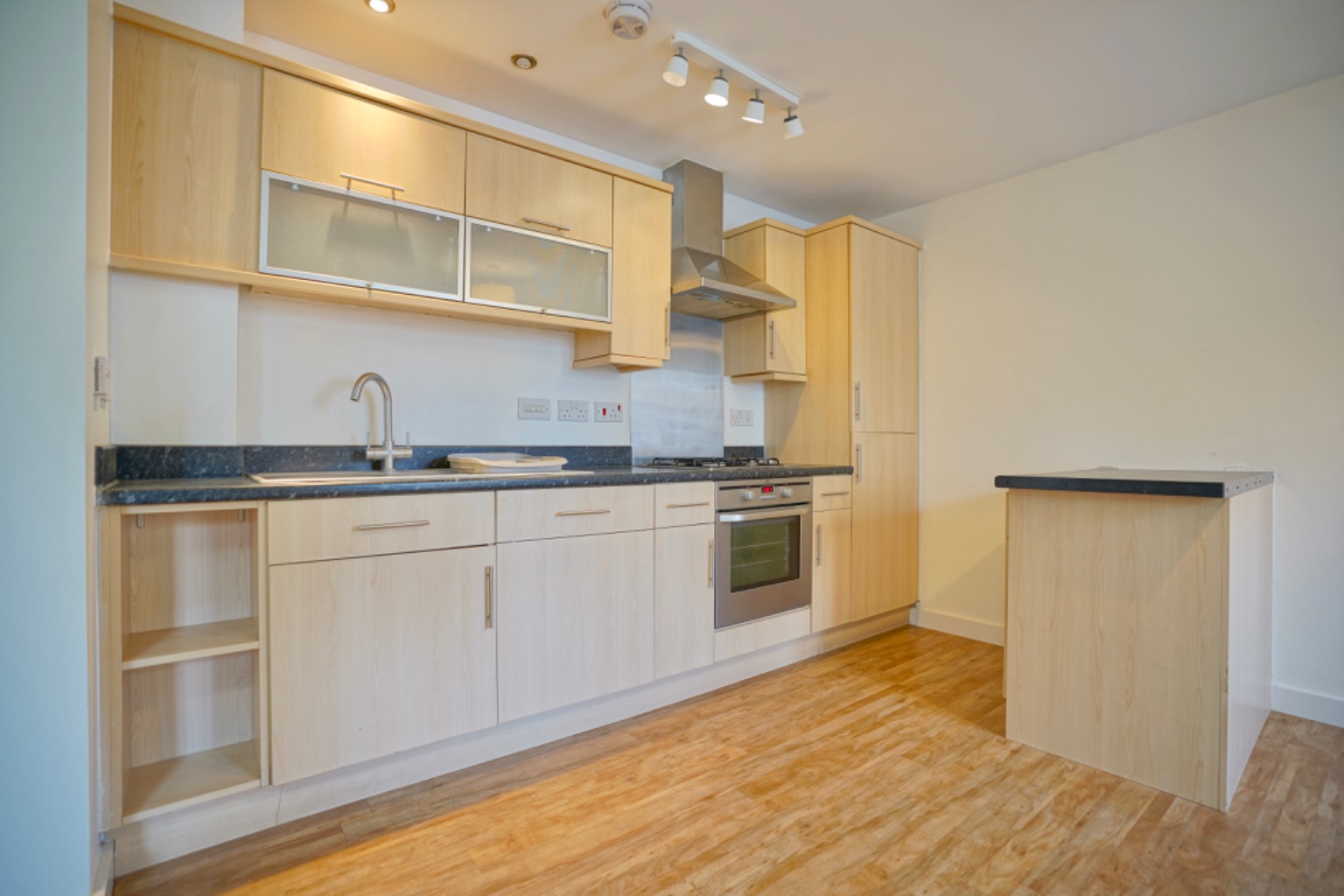 2 bed ground floor flat for sale in North Lodge Drive, Cambridge 3