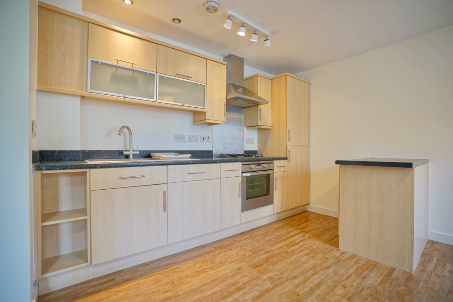 2 bed ground floor flat for sale in North Lodge Drive, Cambridge  - Property Image 4