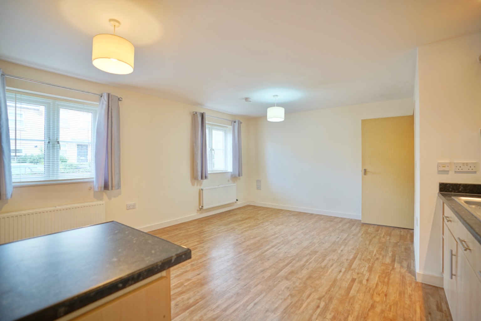 2 bed ground floor flat for sale in North Lodge Drive, Cambridge  - Property Image 5