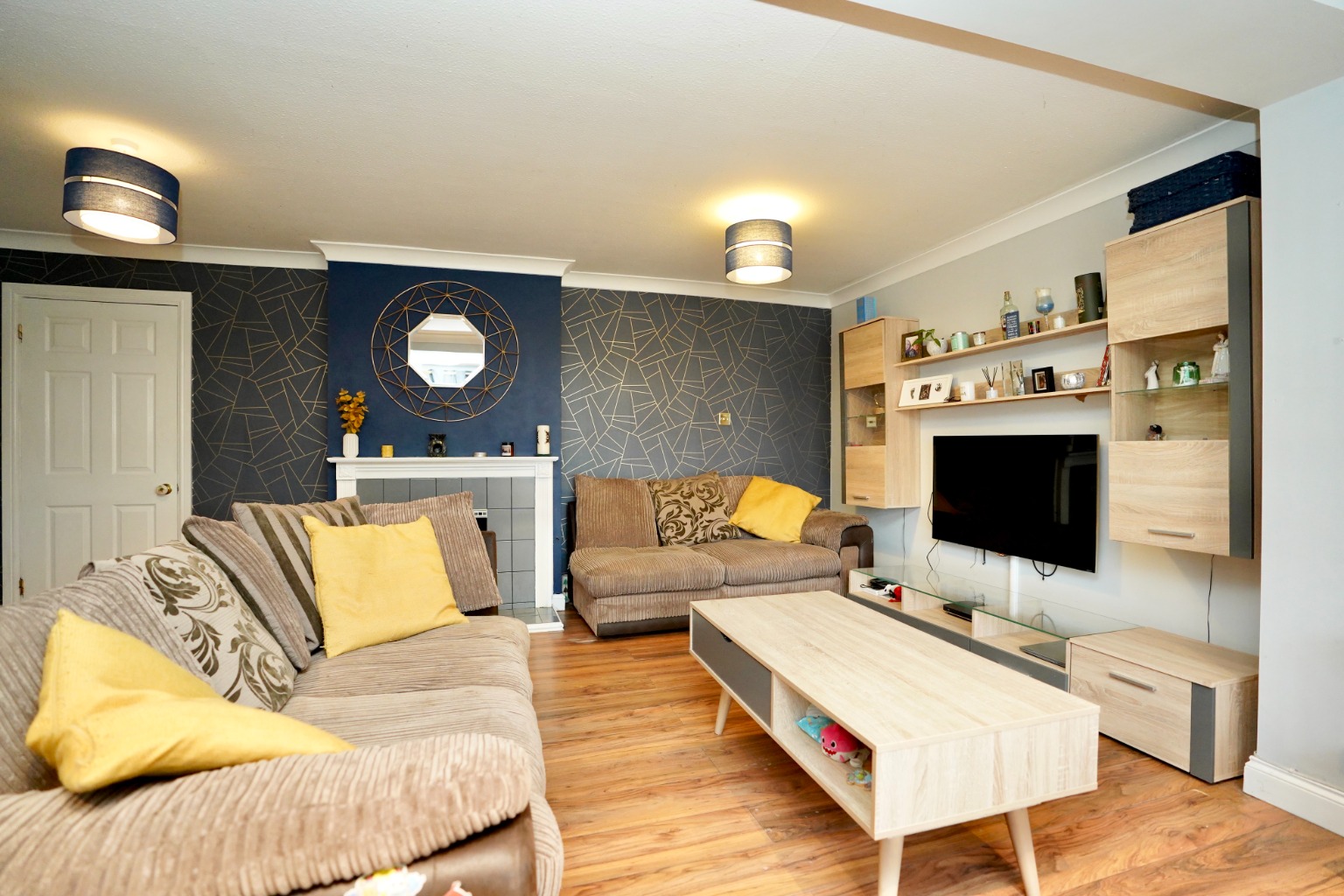 4 bed semi-detached house for sale in Churchill Avenue, Huntingdon 6