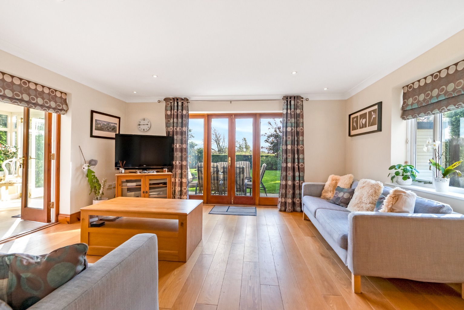 5 bed detached house for sale in Church End, Huntingdon 2