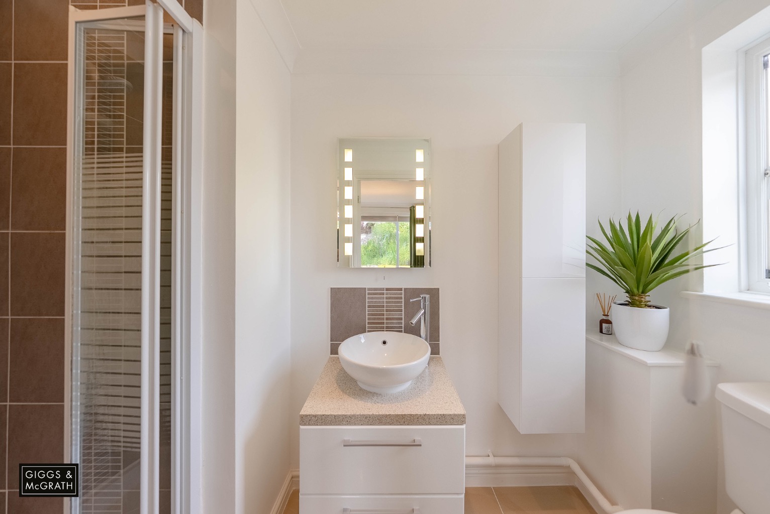 3 bed link detached house for sale in Hillfield, Huntingdon 8