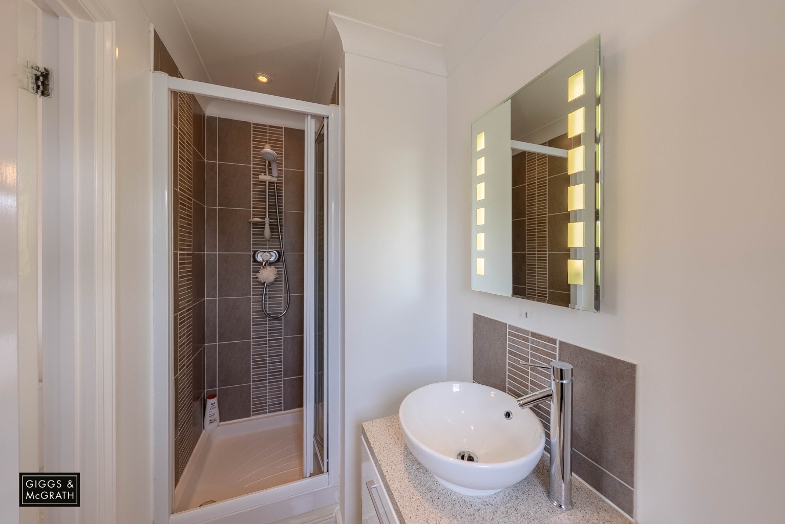 3 bed link detached house for sale in Hillfield, Huntingdon 9