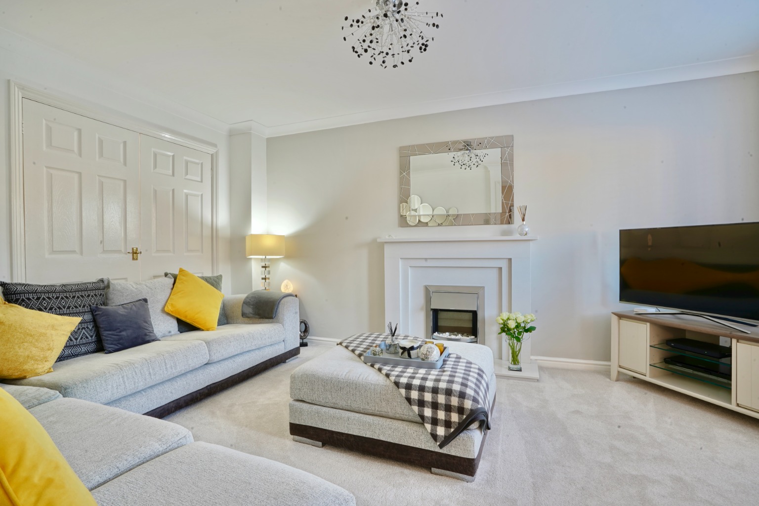 3 bed link detached house for sale in Hillfield, Huntingdon  - Property Image 2