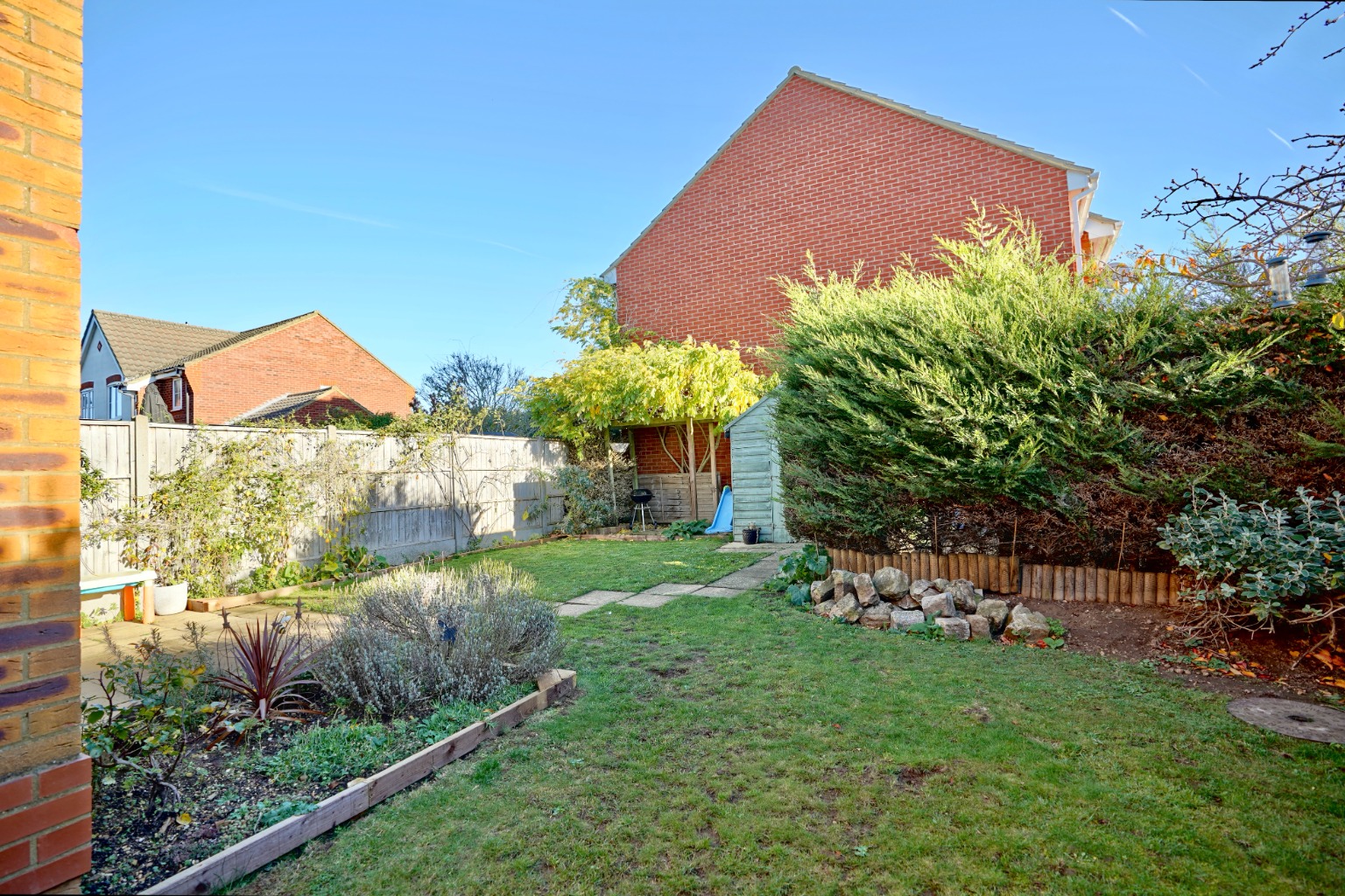 3 bed semi-detached house for sale in Lomax Drive, Huntingdon 9