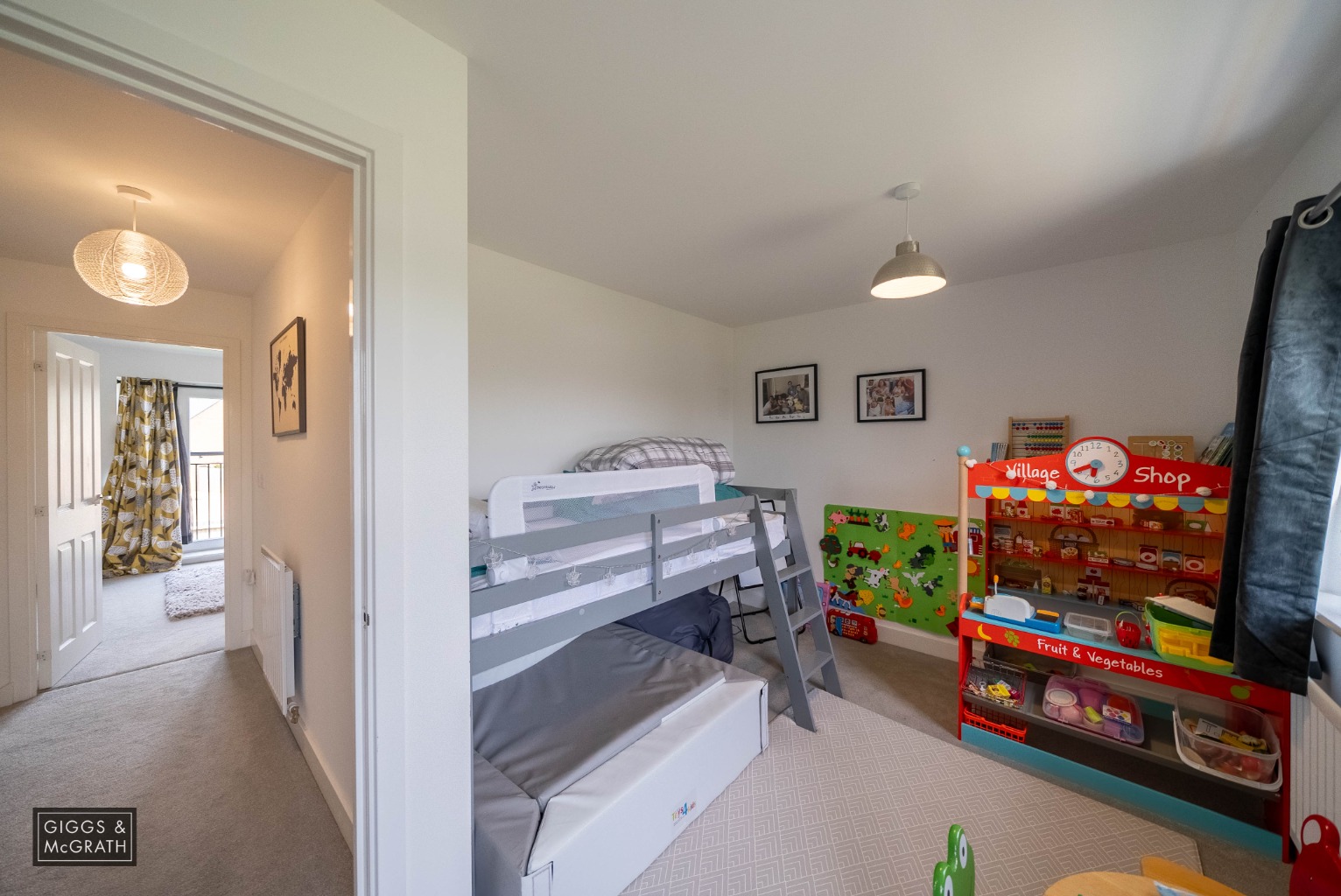 4 bed end of terrace house for sale in Central Avenue, Cambridgeshire 12