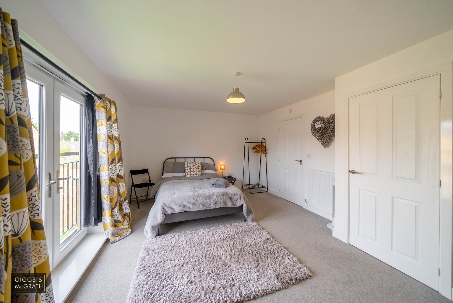 4 bed end of terrace house for sale in Central Avenue, Cambridgeshire  - Property Image 5