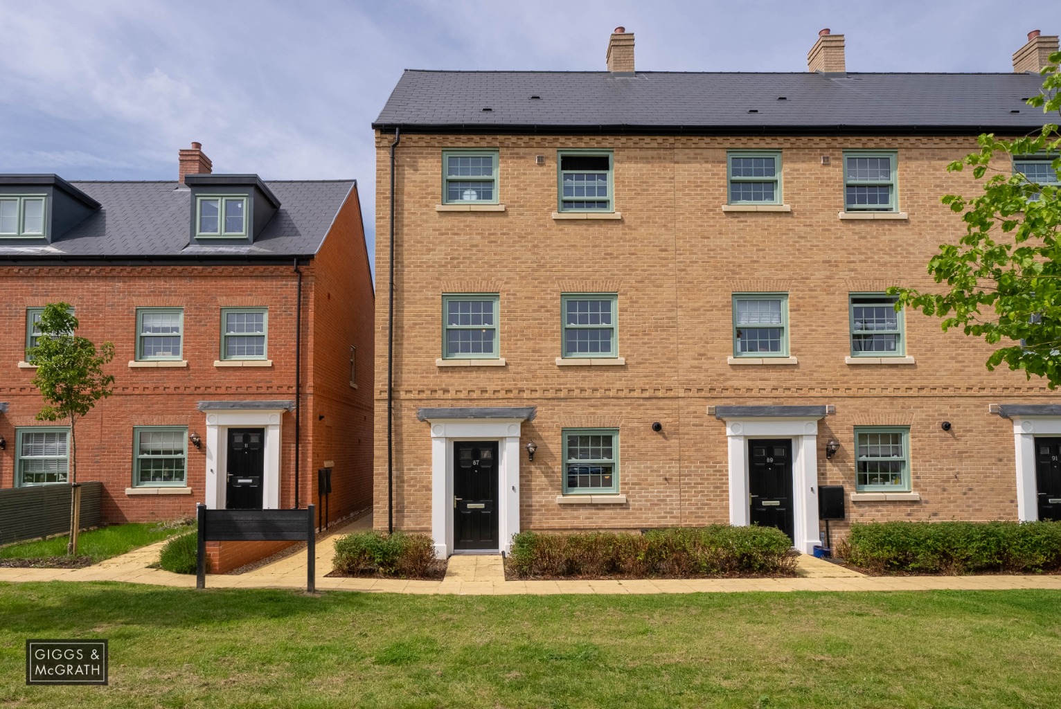 4 bed end of terrace house for sale in Central Avenue, Cambridgeshire  - Property Image 1