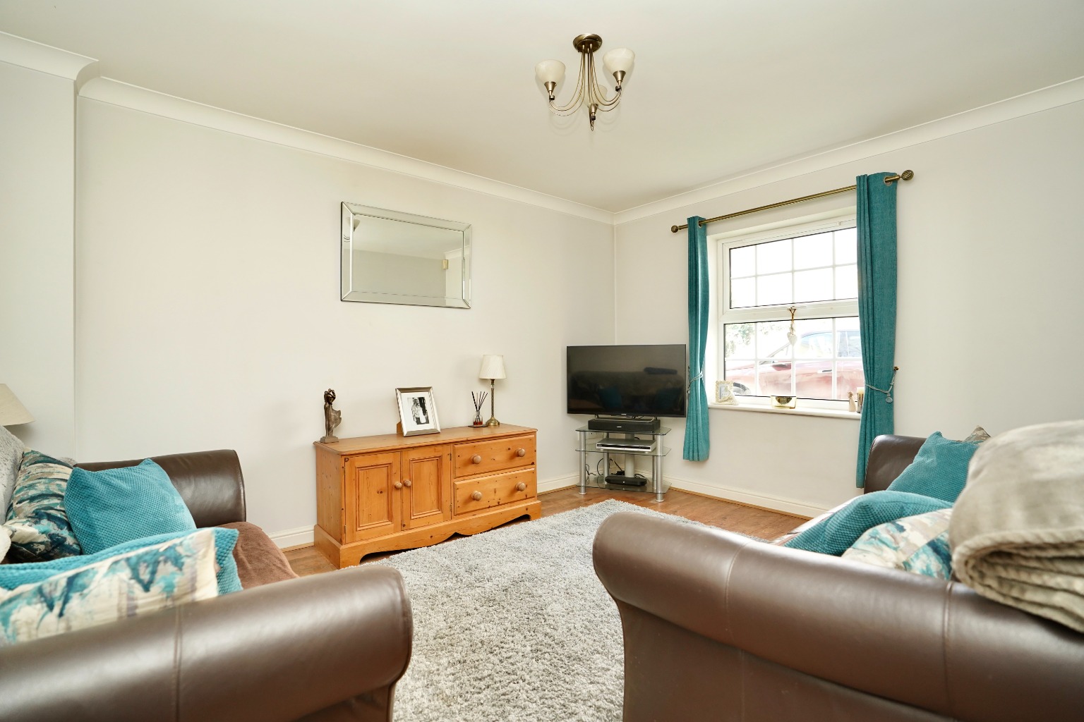 4 bed semi-detached house for sale in Burrows Drive, Huntingdon  - Property Image 3