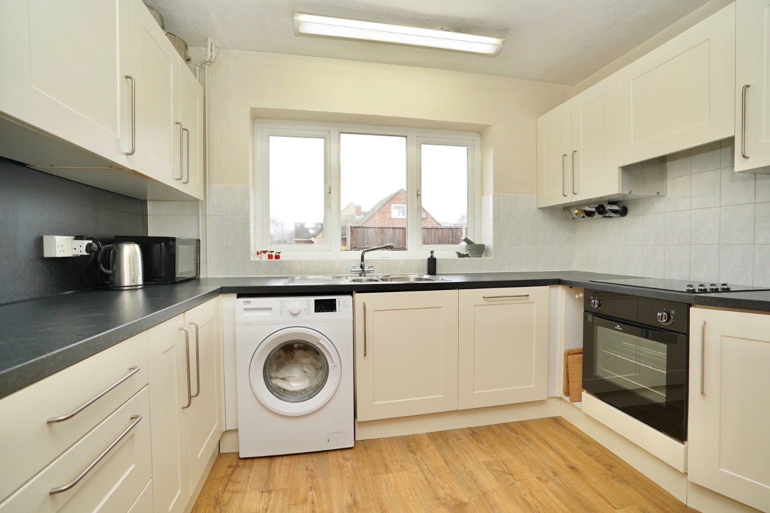 3 bed detached bungalow for sale in Kings Hedges, St. Ives 3
